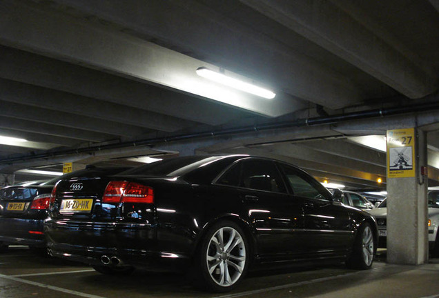 Audi S8 D3