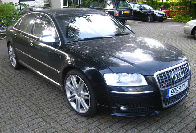 Audi S8 D3