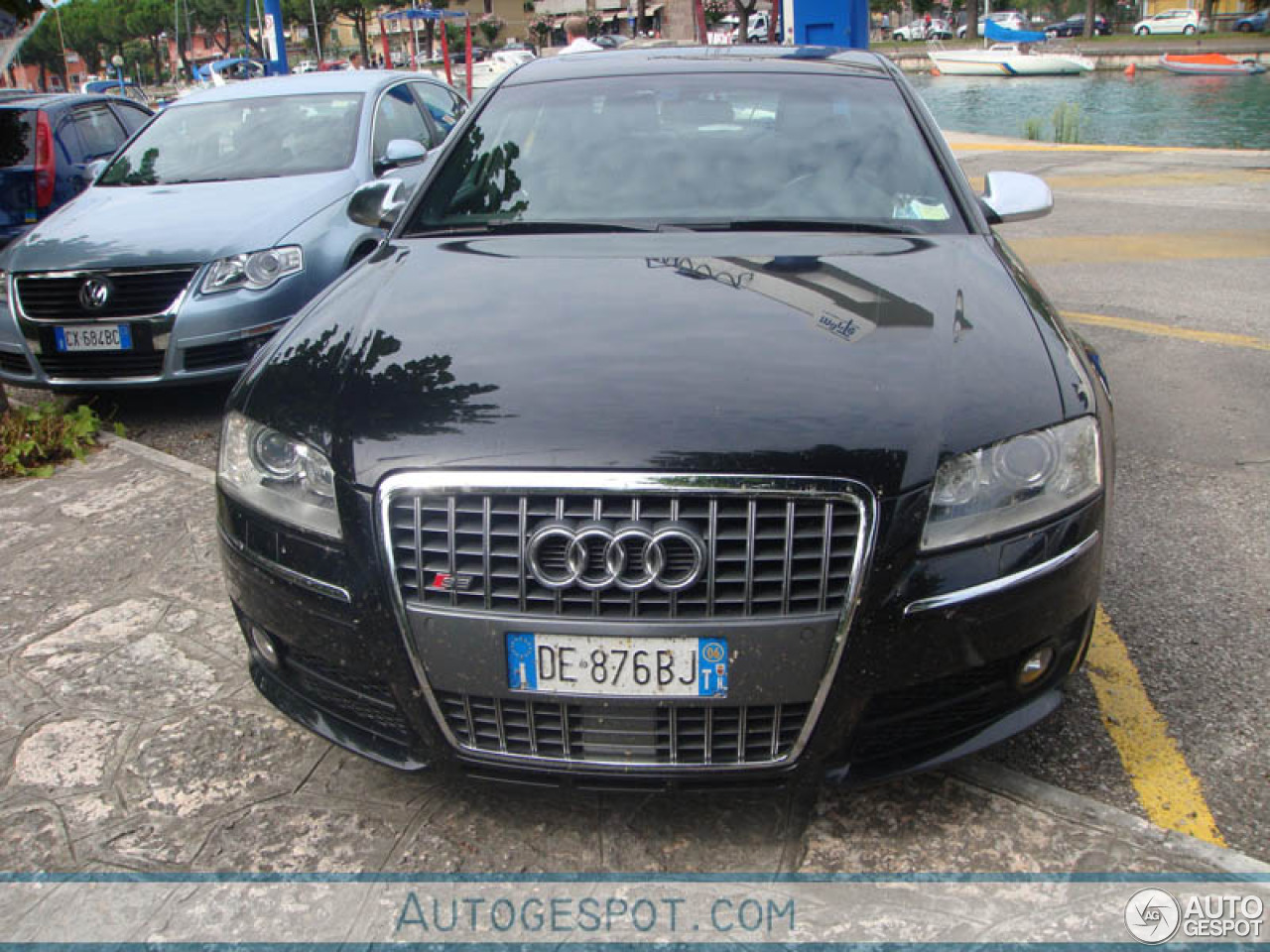 Audi S8 D3