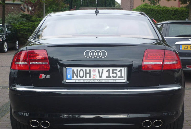 Audi S8 D3