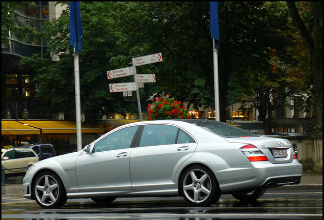 Mercedes-Benz S 65 AMG V221