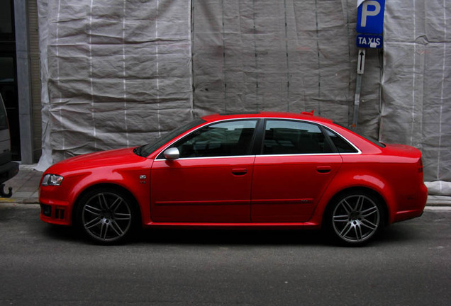 Audi RS4 Sedan