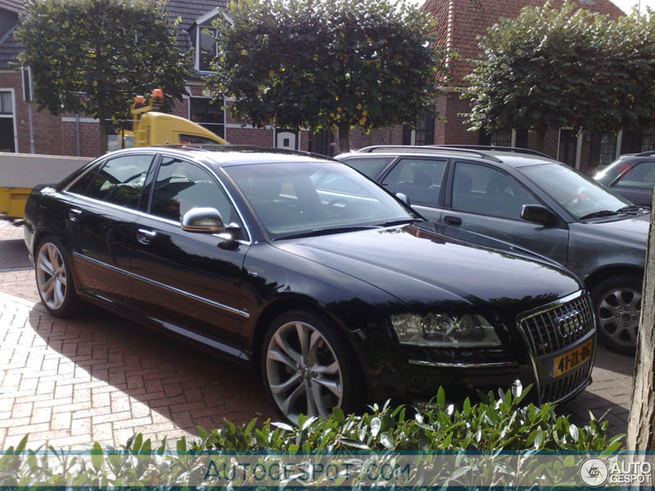 Audi S8 D3