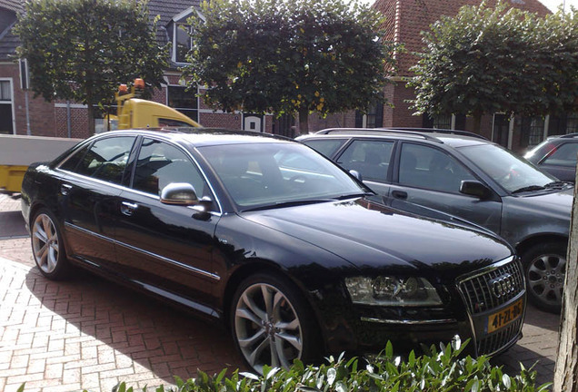 Audi S8 D3