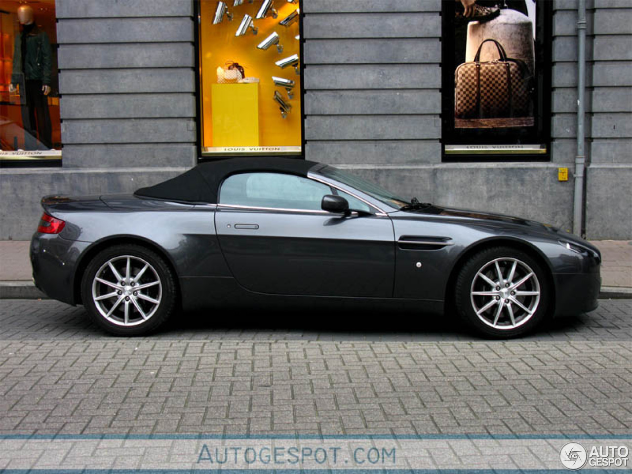 Aston Martin V8 Vantage Roadster