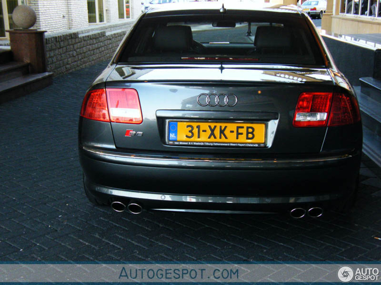 Audi S8 D3