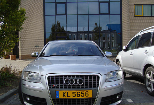 Audi S8 D3