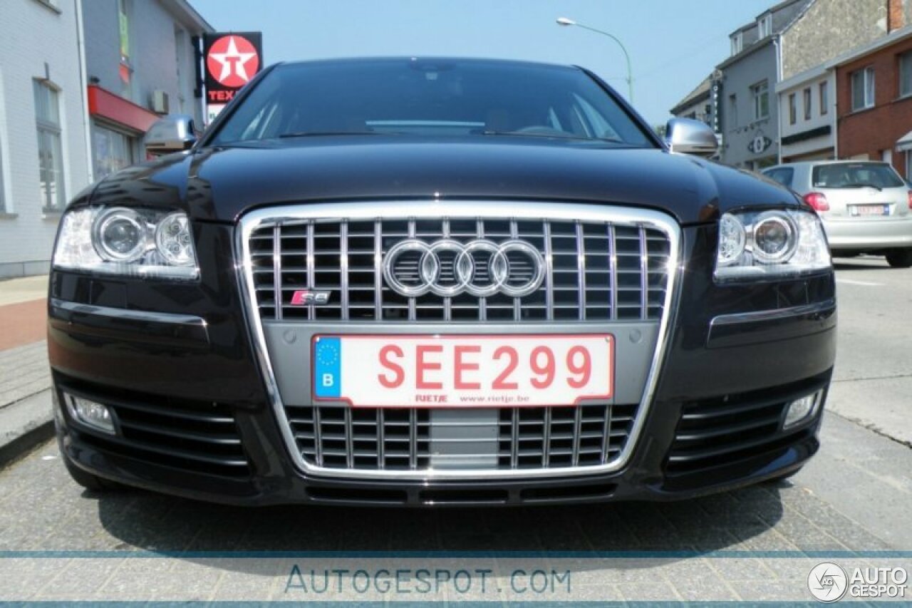 Audi S8 D3