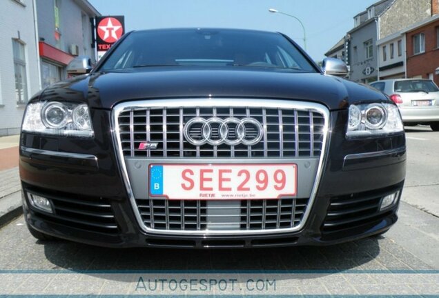 Audi S8 D3