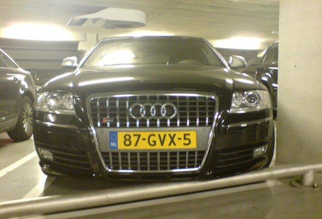 Audi S8 D3