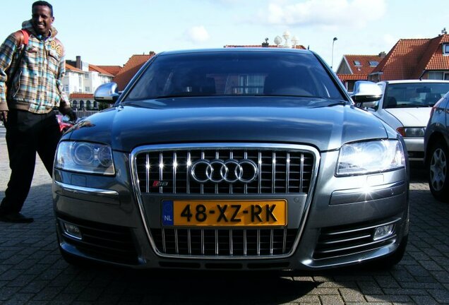 Audi S8 D3