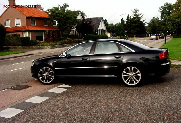 Audi S8 D3