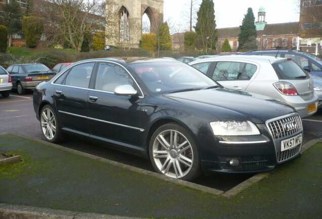 Audi S8 D3