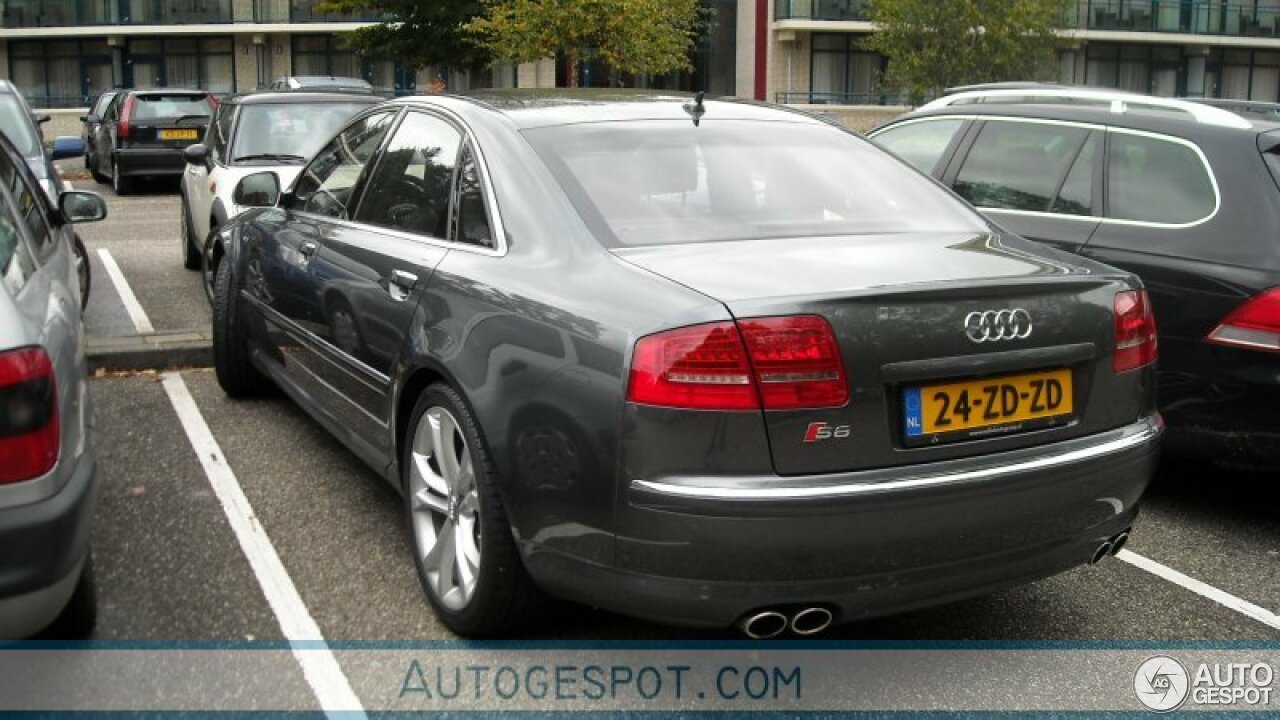 Audi S8 D3