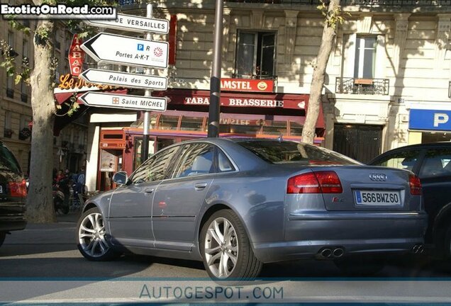 Audi S8 D3