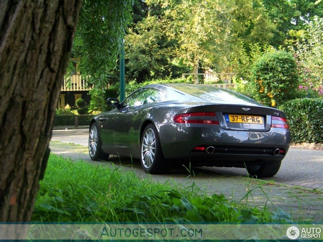 Aston Martin DB9