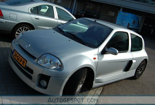 Renault Clio V6