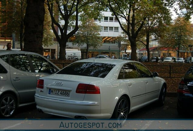 Audi S8 D3