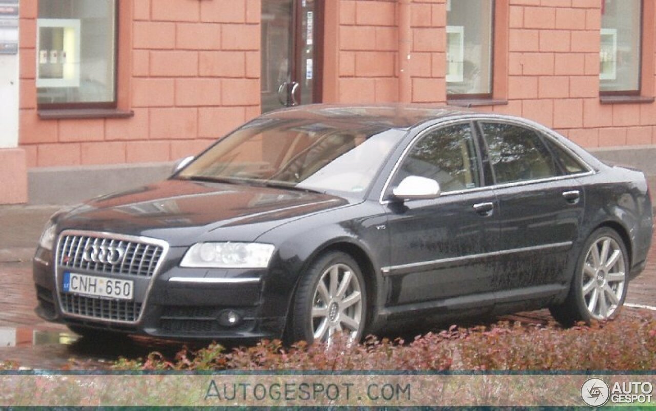 Audi S8 D3