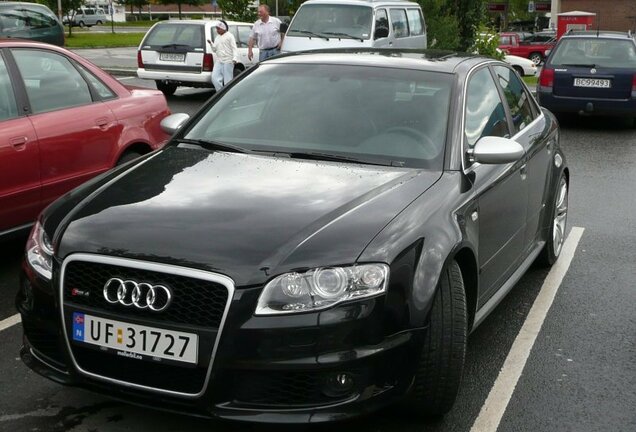 Audi RS4 Sedan