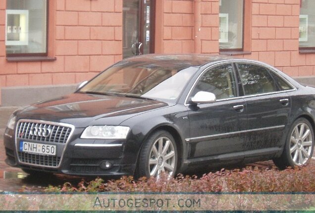 Audi S8 D3