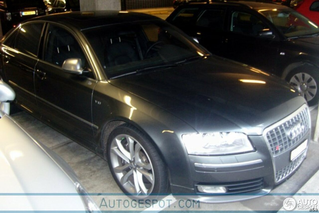 Audi S8 D3