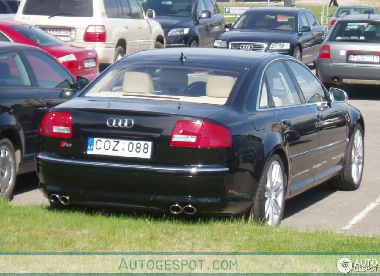 Audi S8 D3