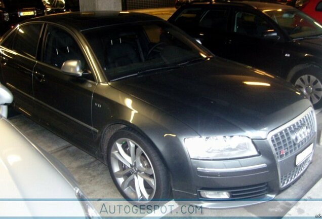 Audi S8 D3