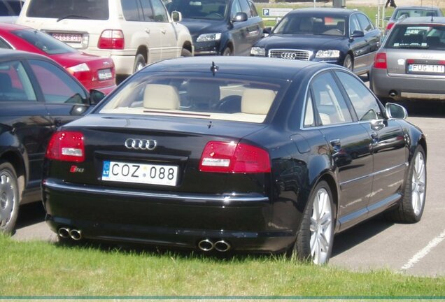 Audi S8 D3