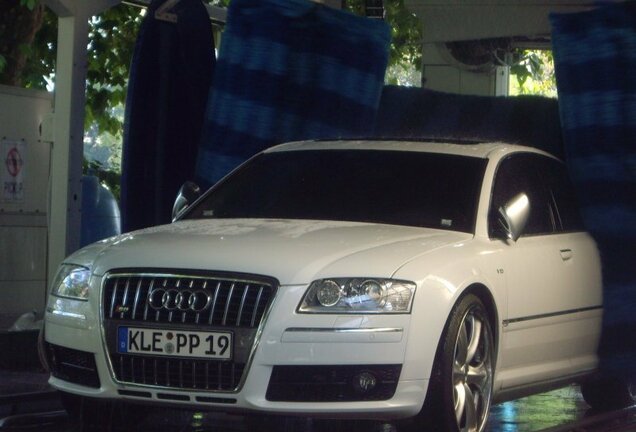 Audi S8 D3