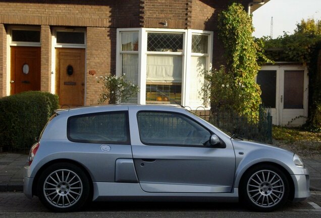 Renault Clio V6