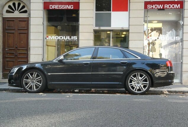 Audi S8 D3