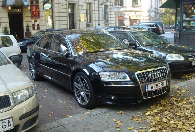 Audi S8 D3