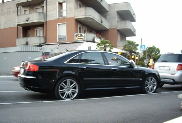 Audi S8 D3