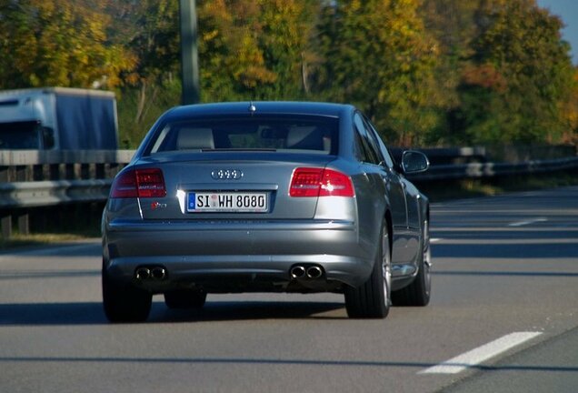 Audi S8 D3