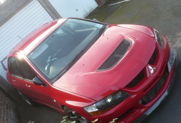 Mitsubishi Lancer Evolution VIII MR FQ-400