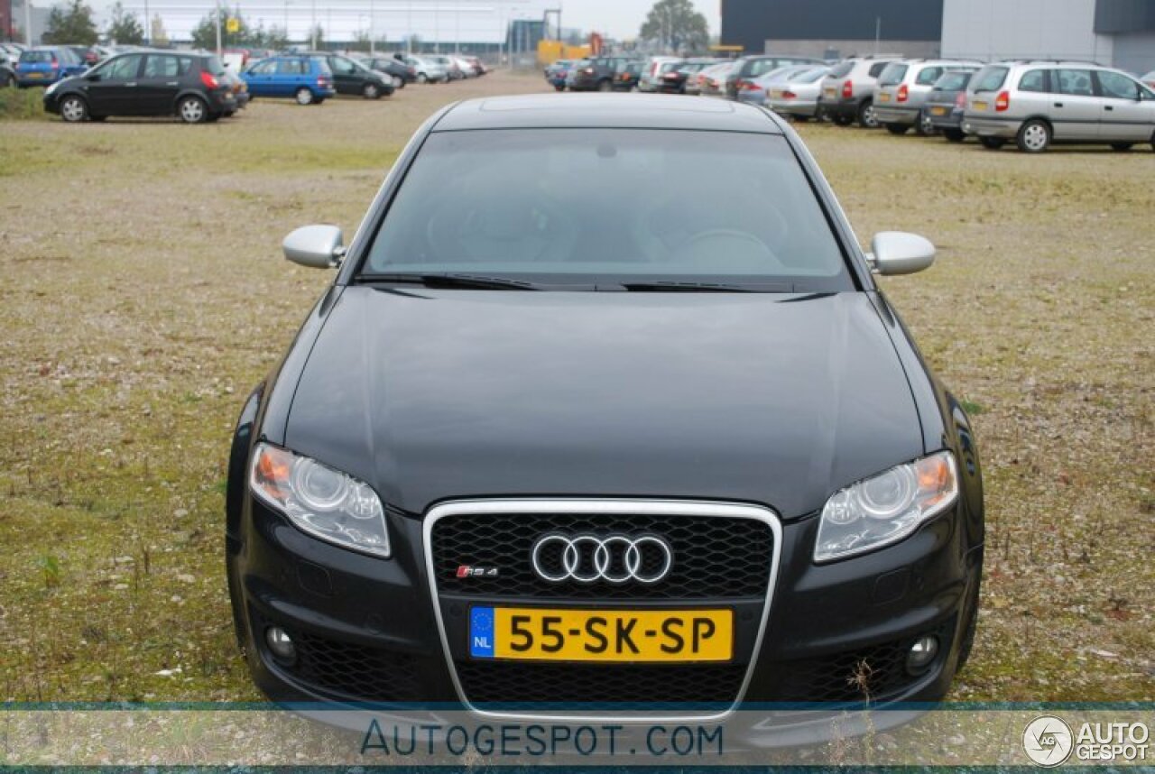 Audi RS4 Sedan