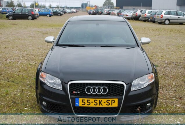 Audi RS4 Sedan