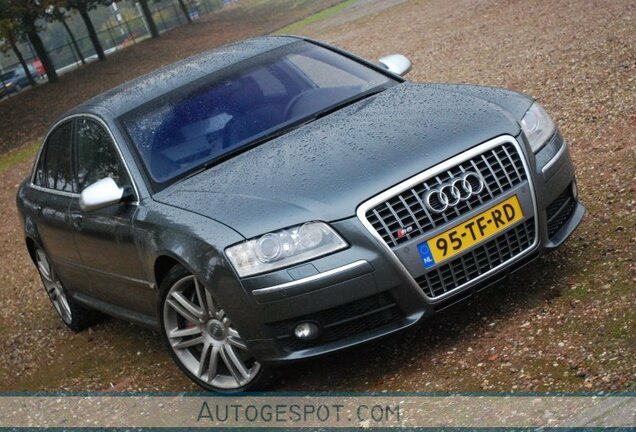 Audi S8 D3