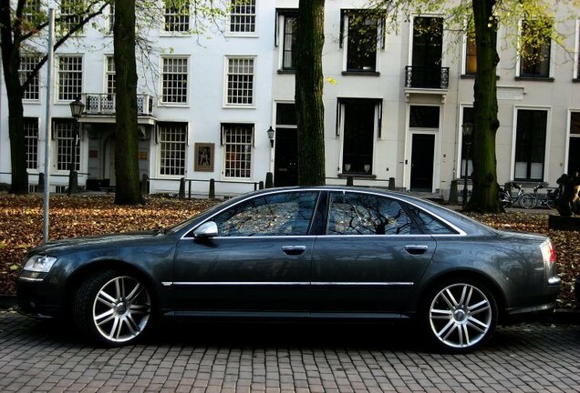 Audi S8 D3