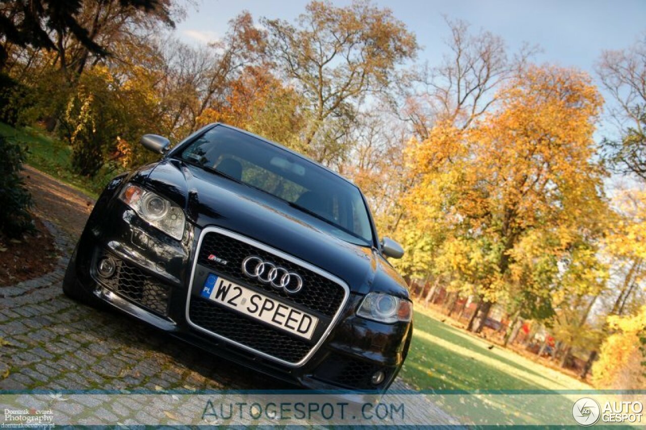 Audi RS4 Sedan