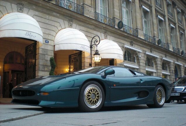 Jaguar XJ220