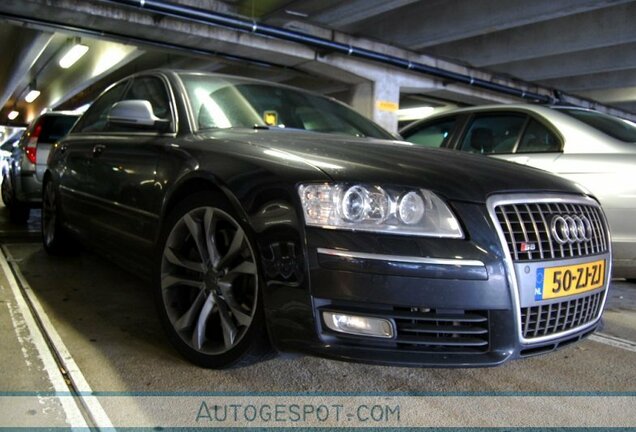 Audi S8 D3