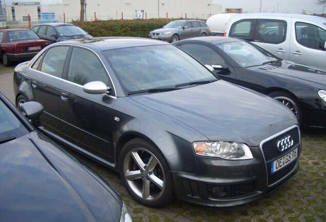 Audi RS4 Sedan