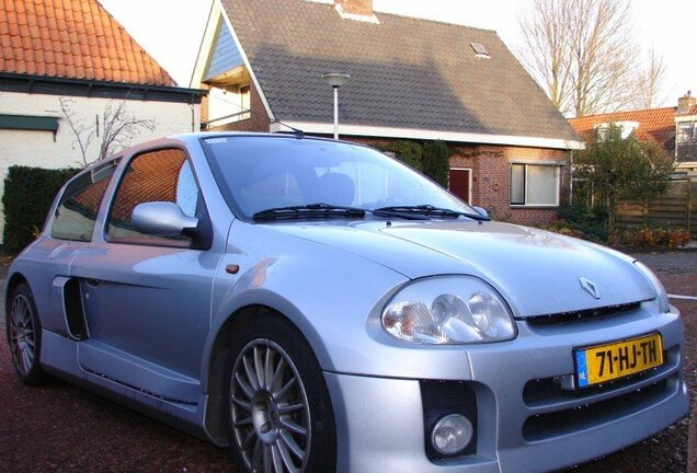 Renault Clio V6