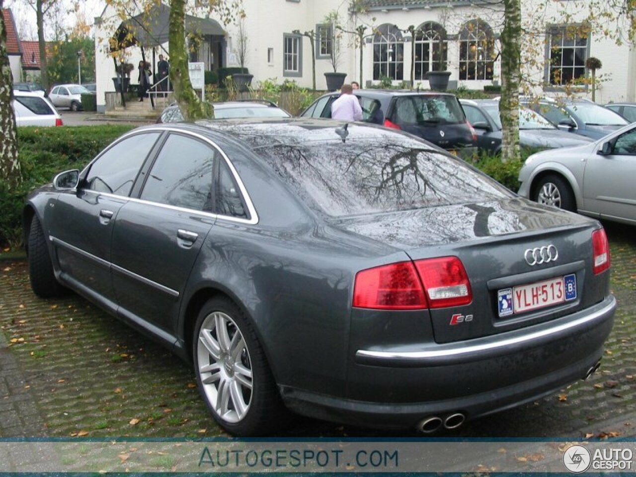 Audi S8 D3