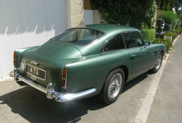 Aston Martin DB4