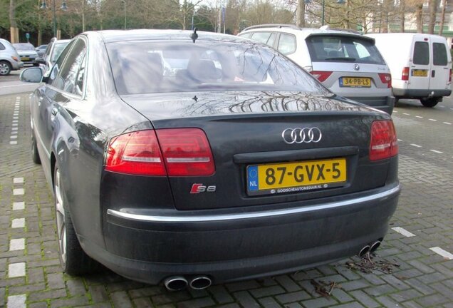 Audi S8 D3