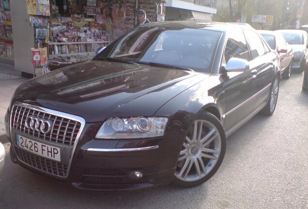 Audi S8 D3