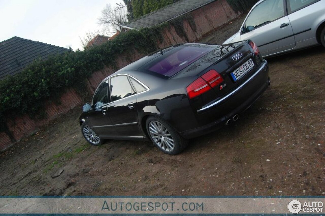 Audi S8 D3